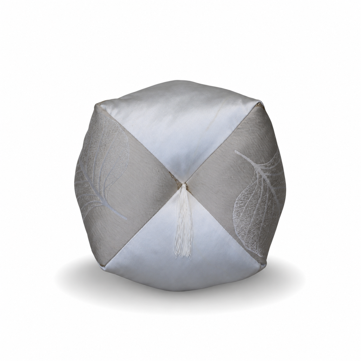 Ojami Pillow Cover 15" - Copley 7694-3 (hojas doradas) / Valleta - Chalk