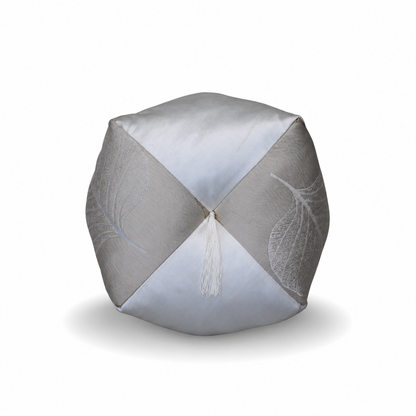 Ojami Pillow Cover 15" - Copley 7694-3 (hojas doradas) / Valleta - Chalk